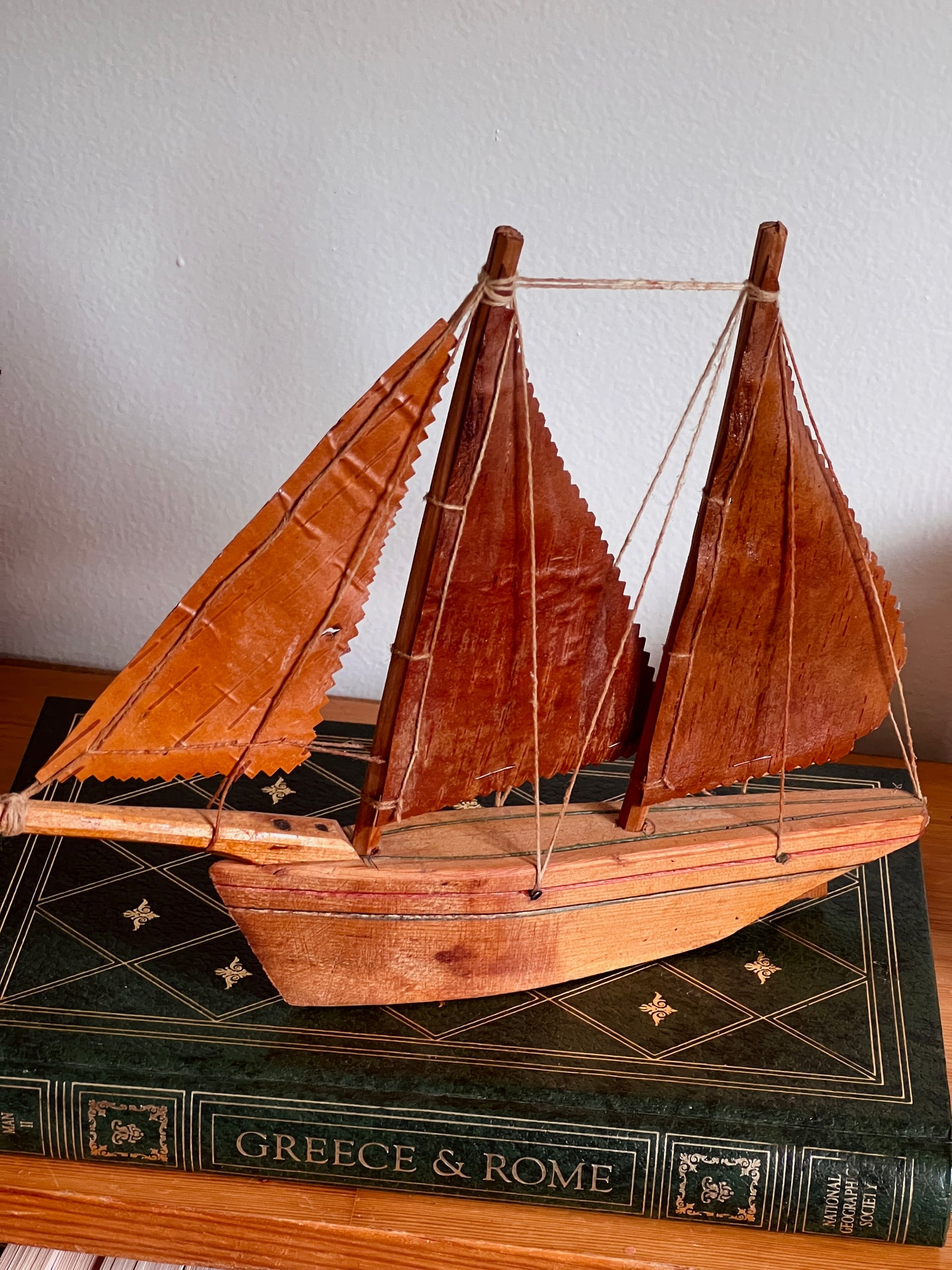 Barca Natural Model Boat