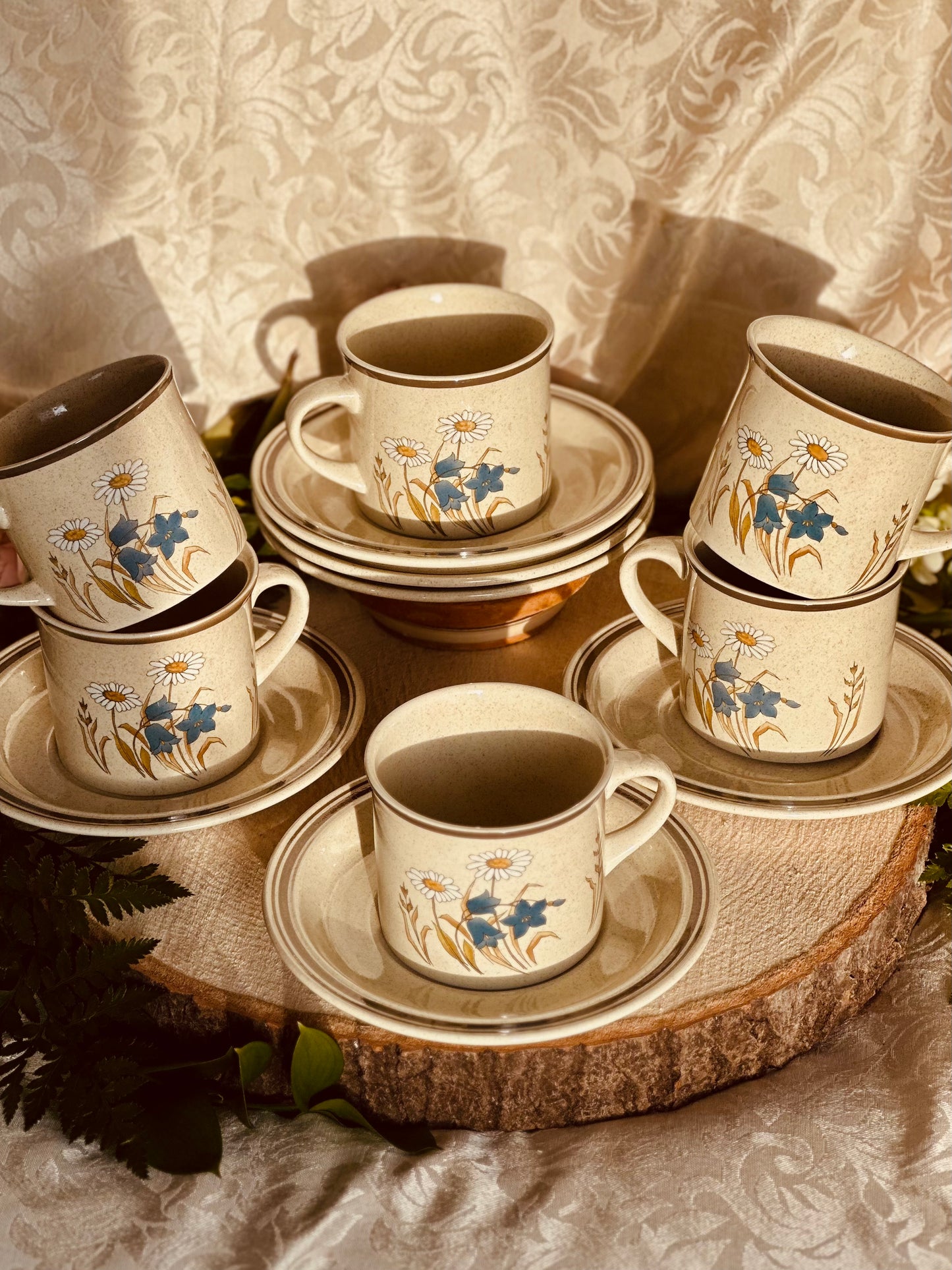 Marguerite 12 pc Mug & Saucer Set